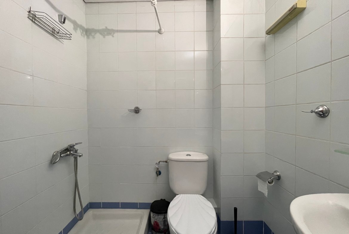 Ενοικιάζεται Στούντιο στην Αντιγονιδών